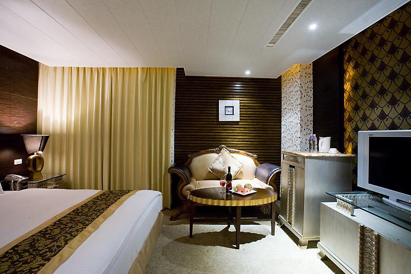 Crystal Business Motel Hsinchu City Exterior photo